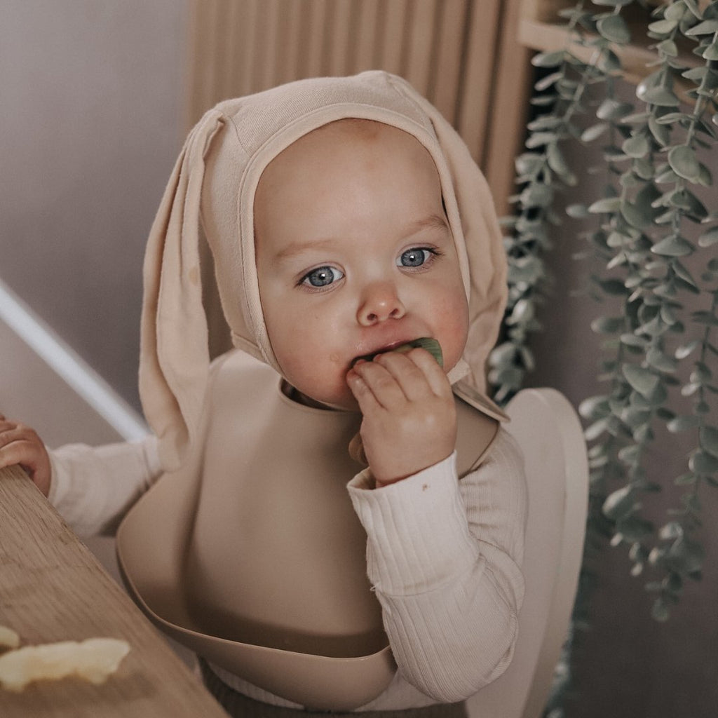 Siliconen slabbers met een grote opvangbakje om al ht eten in op te vangen. De slabbers zijn gemaakt van 100% siliconen en zijn BPA-vrij