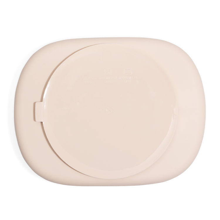 Beige ontbijt verdeelbord met zuignap en deksel. De sterke zuignap zorgt ervoor dat het stevig op de tafel blijft plakken. 