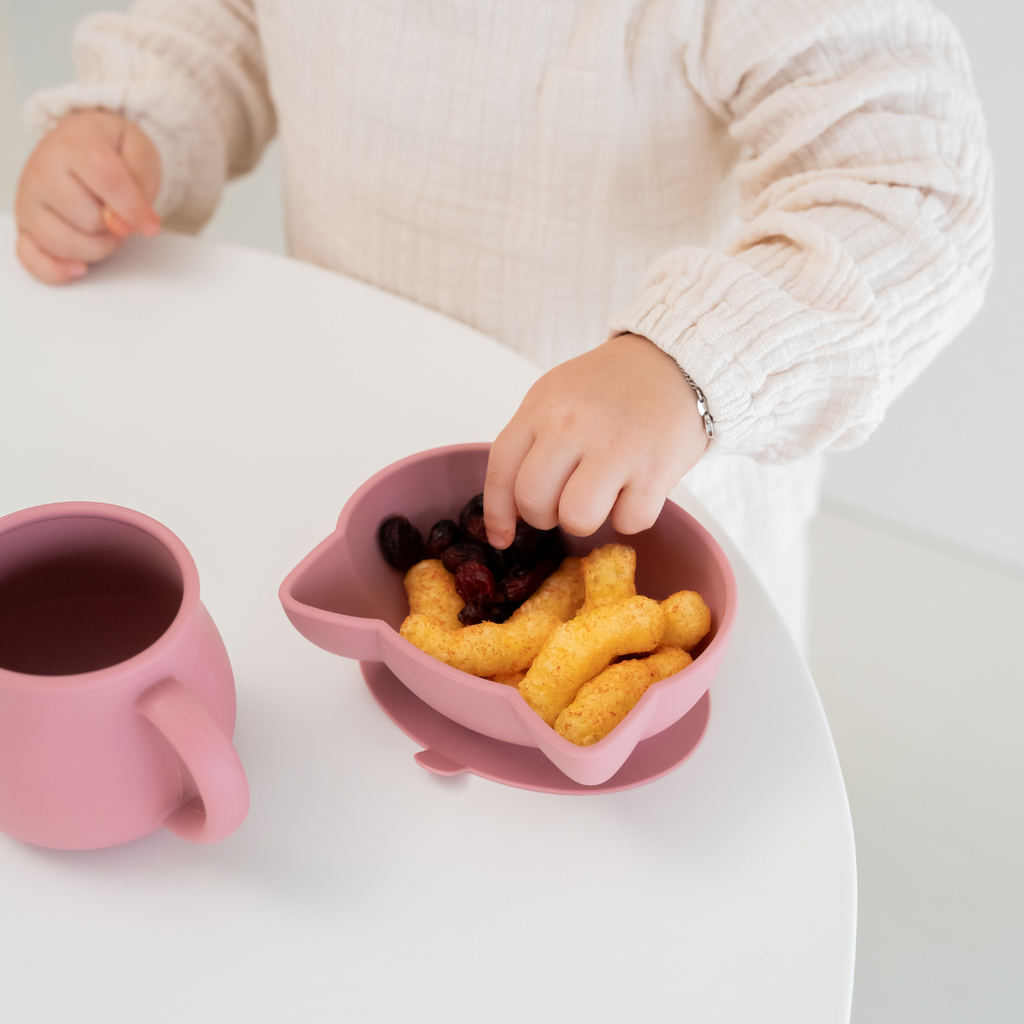Kattenvormige siliconen kom voor kinderen. BPA-vrij, met zuignap en deksel.