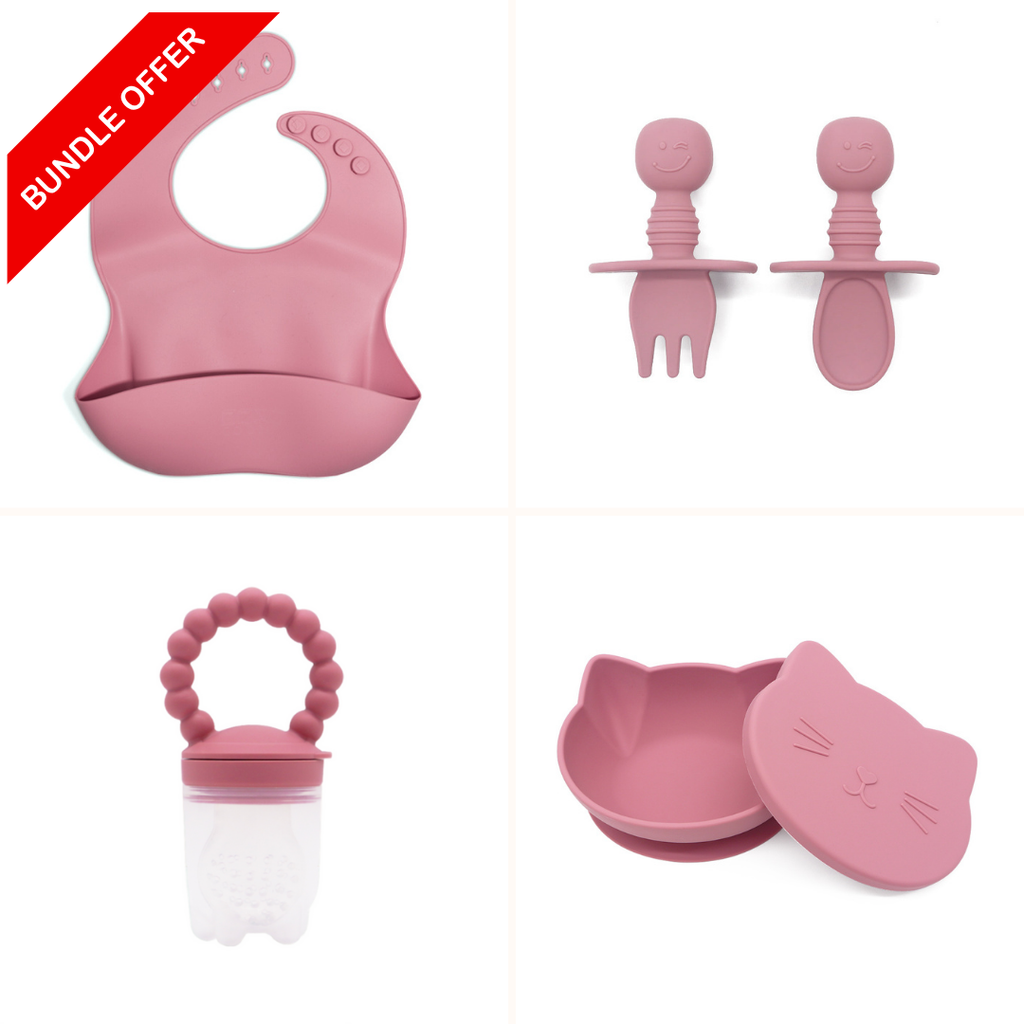 Donkerroze kinderservies set van siliconen, inclusief slab, kom met zuignap en deksel, fruitspeen en baby oefen bestek. Perfect als cadeau voor baby's en peuters.